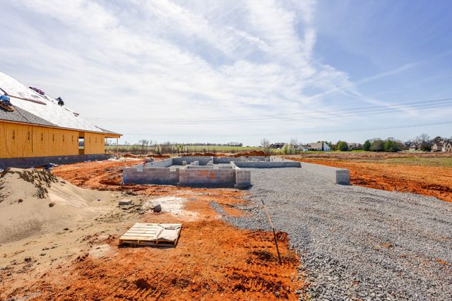 210 Low Plains Ln, Clarksville, TN 37043