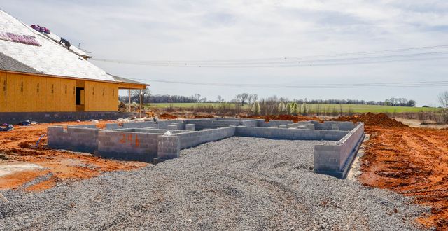 210 Low Plains Ln, Clarksville, TN 37043