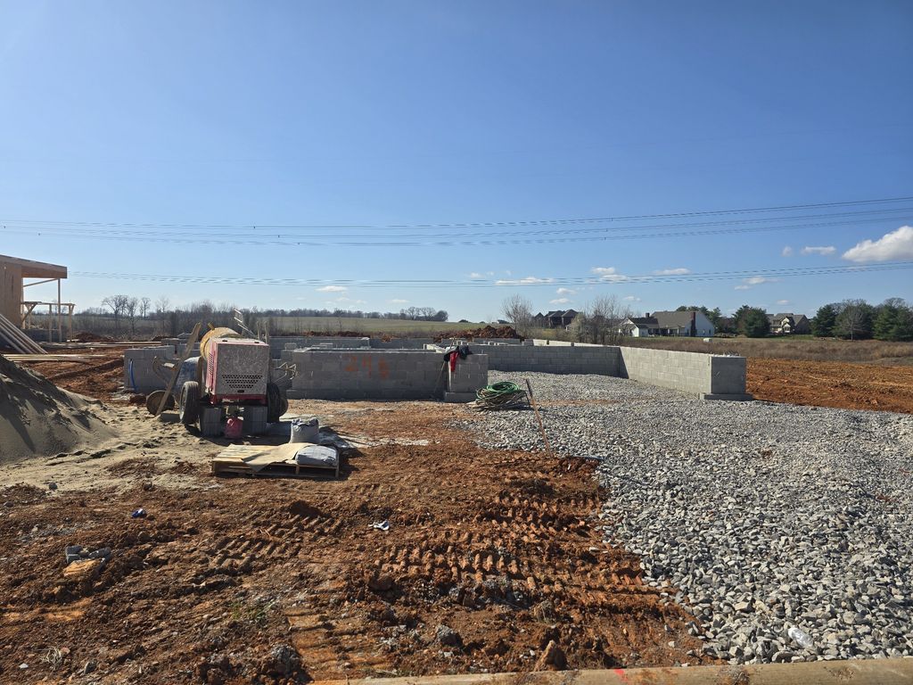 210 Low Plains Ln, Clarksville, TN 37043