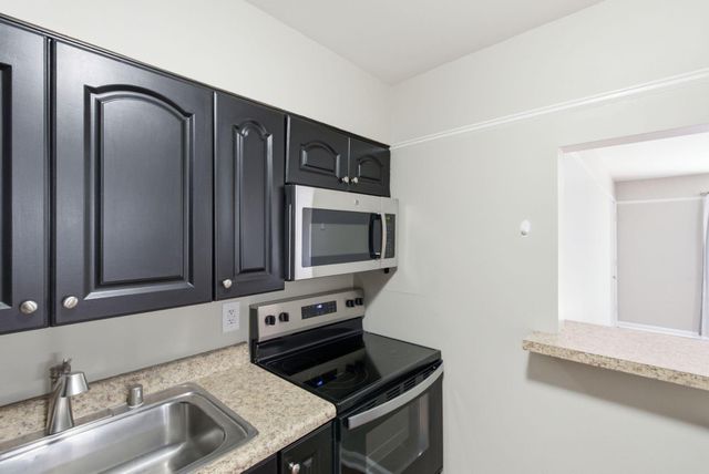 1092 Armstrong Mill Road B, Lexington, KY 40517