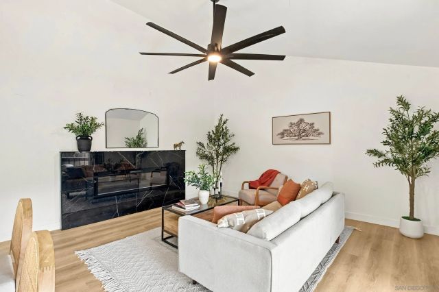 5553 Adobe Falls 14, San Diego, CA 92120