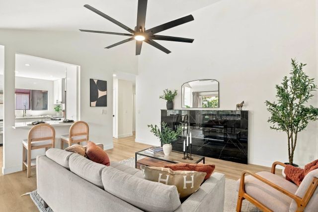 5553 Adobe Falls 14, San Diego, CA 92120