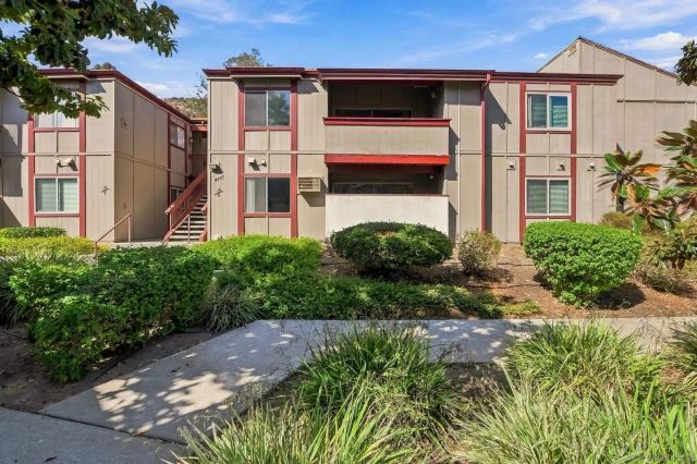 5553 Adobe Falls 14, San Diego, CA 92120