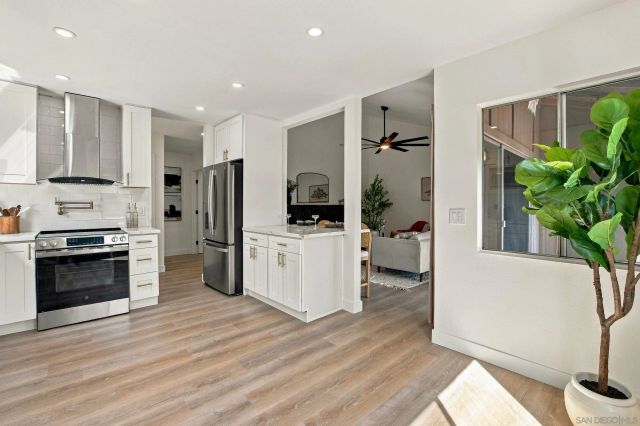 5553 Adobe Falls 14, San Diego, CA 92120