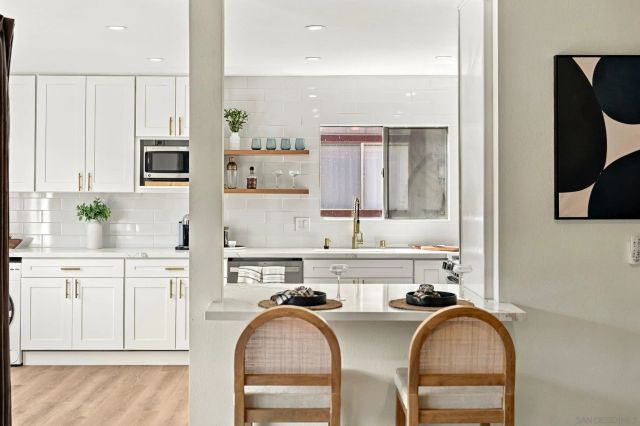 5553 Adobe Falls 14, San Diego, CA 92120