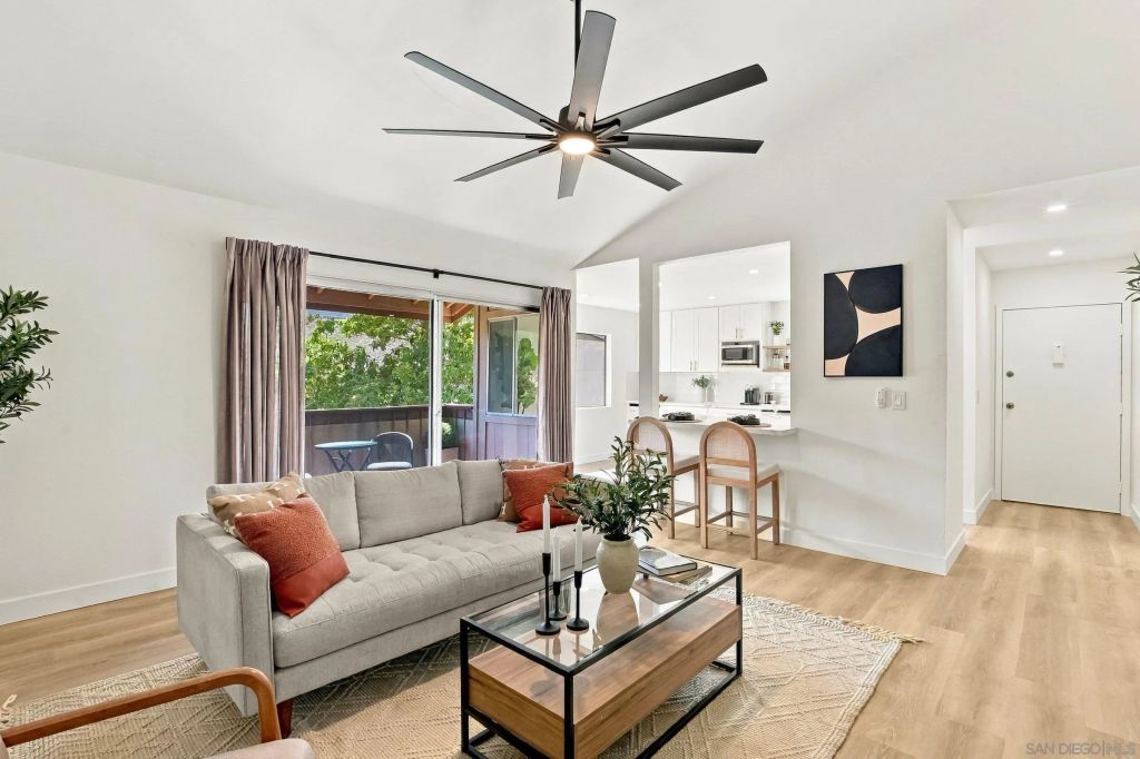 5553 Adobe Falls 14, San Diego, CA 92120