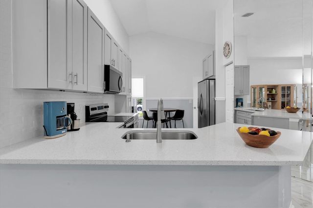 11113 BLOOMINGTON DRIVE, Tampa, FL 33635
