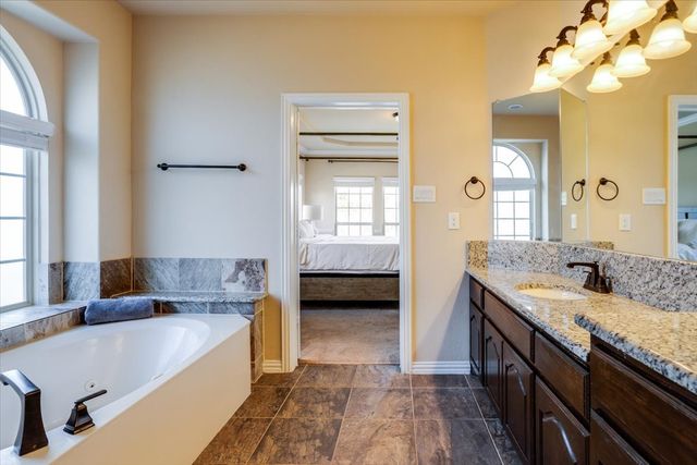 303 Fountain Creek Court, Ovilla, TX 75154