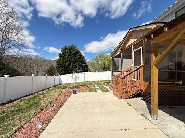 1570 Rockingham Drive, Winston-salem, NC 27103