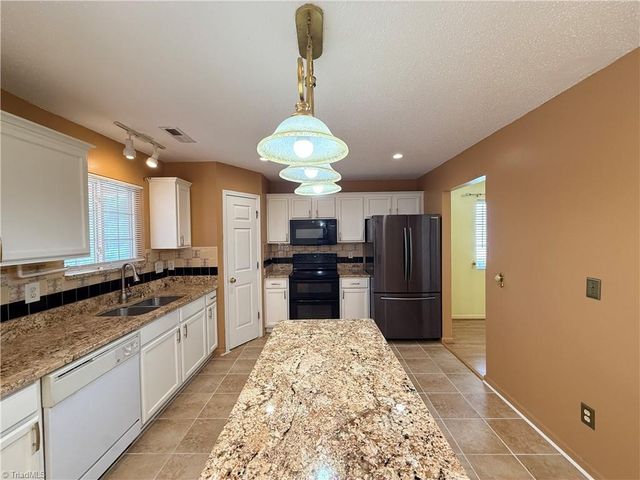1570 Rockingham Drive, Winston-salem, NC 27103