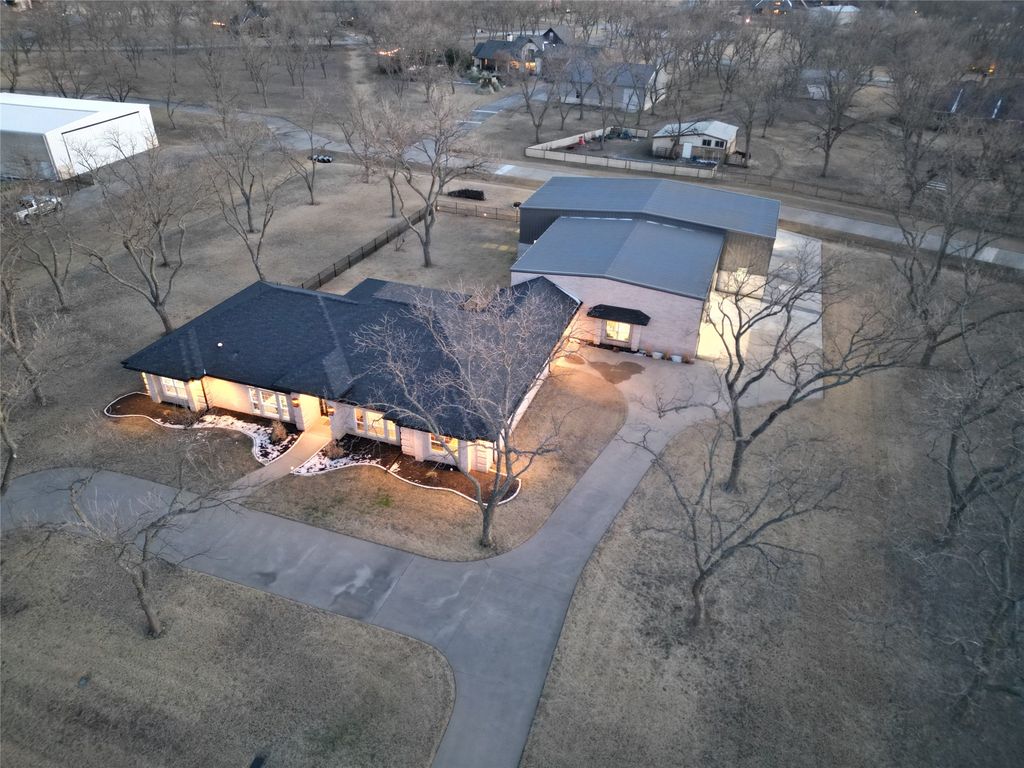 9908 Air Park Drive, Granbury, TX 76049