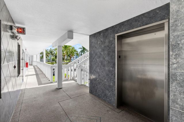 2027 Exeter B, Boca Raton, FL 33434