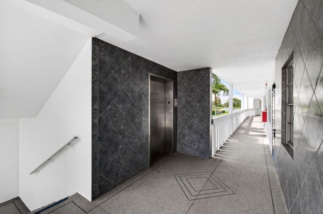 2027 Exeter B, Boca Raton, FL 33434