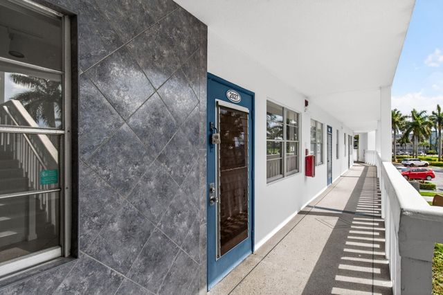 2027 Exeter B, Boca Raton, FL 33434