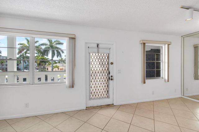 2027 Exeter B, Boca Raton, FL 33434