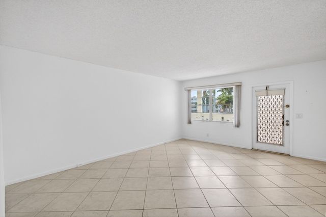 2027 Exeter B, Boca Raton, FL 33434