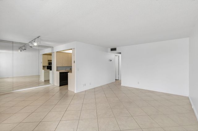 2027 Exeter B, Boca Raton, FL 33434