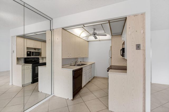 2027 Exeter B, Boca Raton, FL 33434