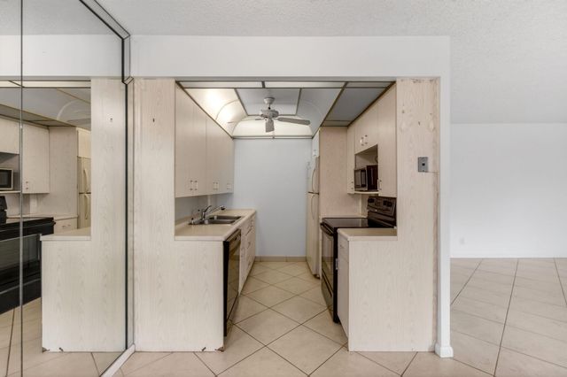 2027 Exeter B, Boca Raton, FL 33434