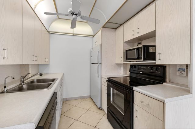 2027 Exeter B, Boca Raton, FL 33434