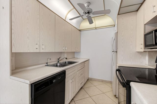 2027 Exeter B, Boca Raton, FL 33434