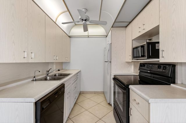 2027 Exeter B, Boca Raton, FL 33434