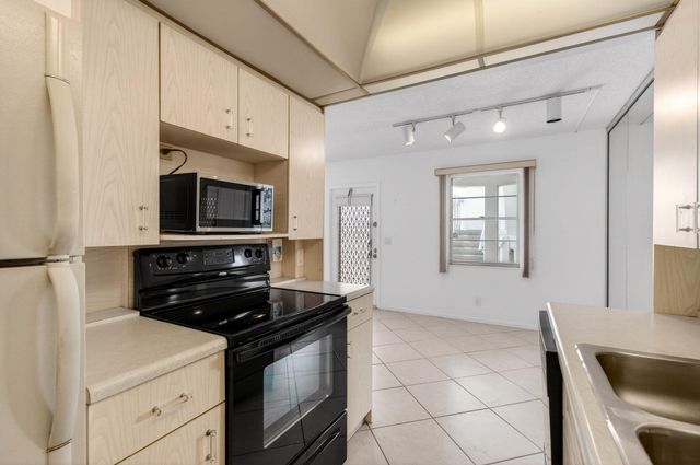 2027 Exeter B, Boca Raton, FL 33434