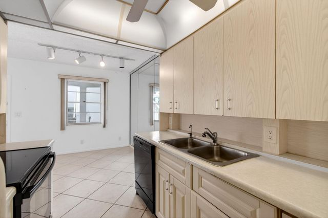 2027 Exeter B, Boca Raton, FL 33434
