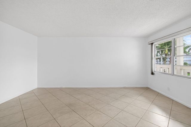 2027 Exeter B, Boca Raton, FL 33434