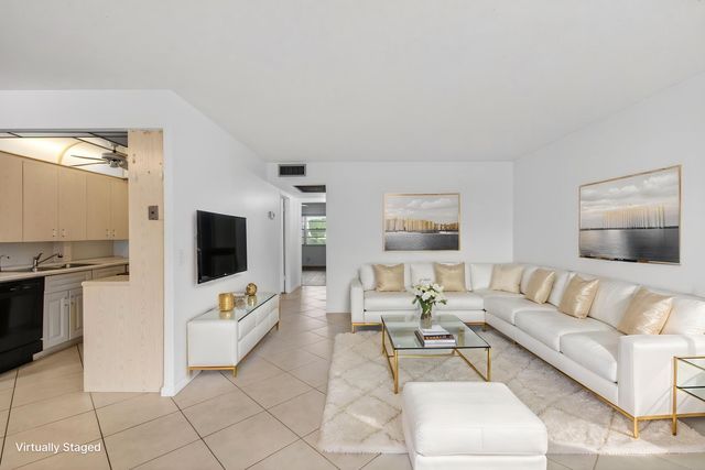 2027 Exeter B, Boca Raton, FL 33434