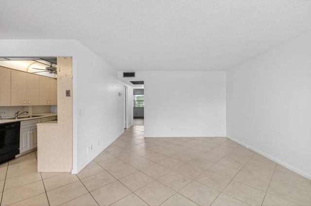 2027 Exeter B, Boca Raton, FL 33434