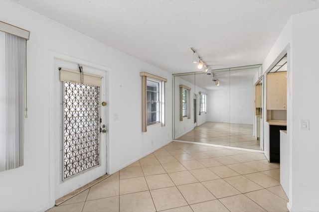 2027 Exeter B, Boca Raton, FL 33434