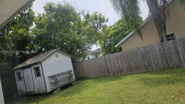 17230 SW 93rd Ave ., Palmetto Bay, FL 33157
