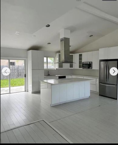 17230 SW 93rd Ave ., Palmetto Bay, FL 33157