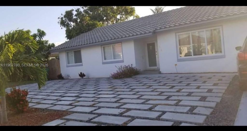 17230 SW 93rd Ave ., Palmetto Bay, FL 33157