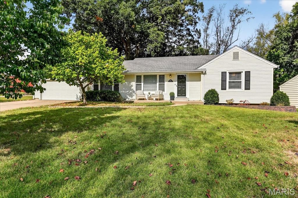 1001 Dovergate Drive, Kirkwood, MO 63122