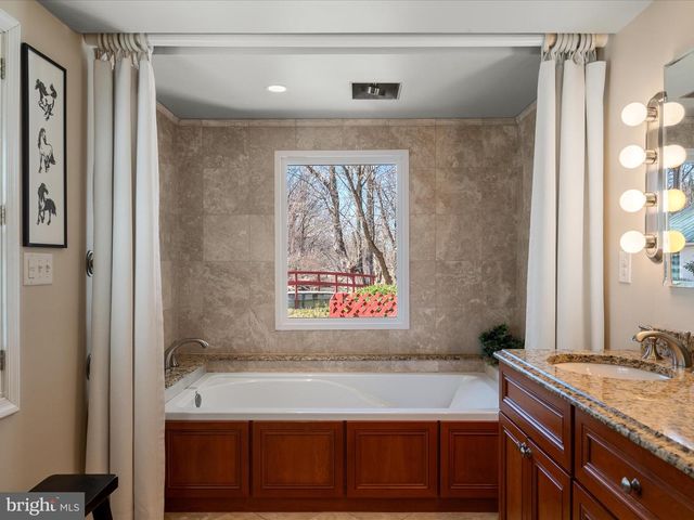 6517 KABLETOWN RD, Charles Town, WV 25414