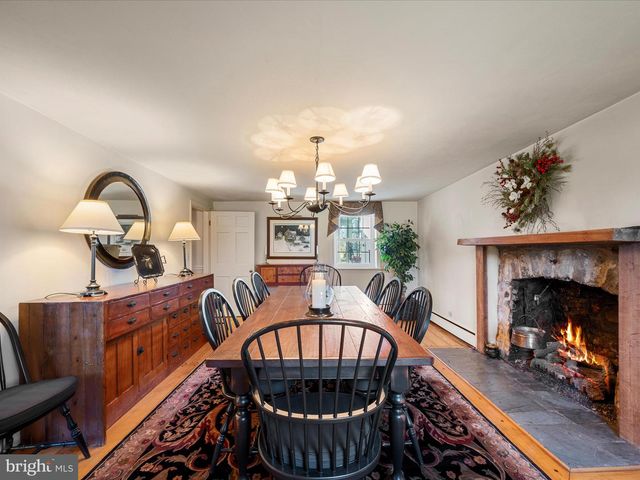 6517 KABLETOWN RD, Charles Town, WV 25414