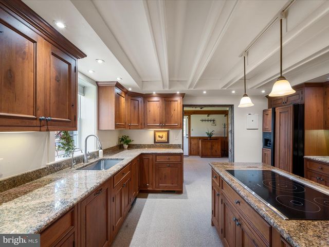 6517 KABLETOWN RD, Charles Town, WV 25414