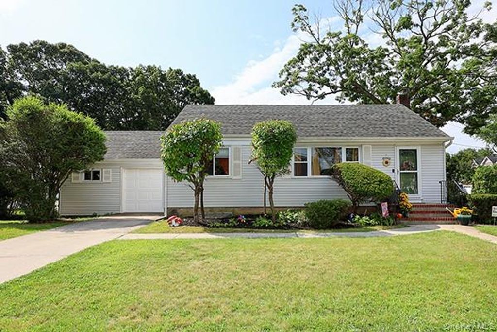 384 Michigan Avenue, Massapequa Park, NY 11762 — exterior