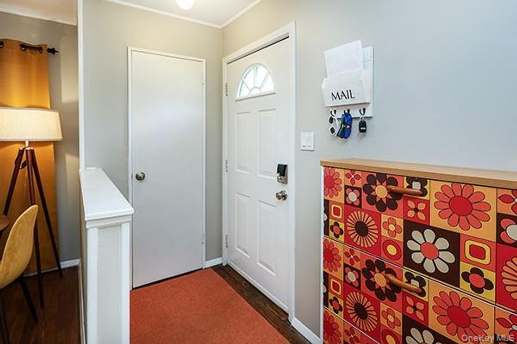 384 Michigan Avenue, Massapequa Park, NY 11762 — photo 2