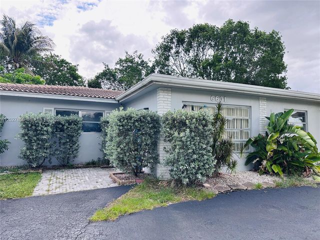 6631 NW 84th St, Tamarac, FL 33321