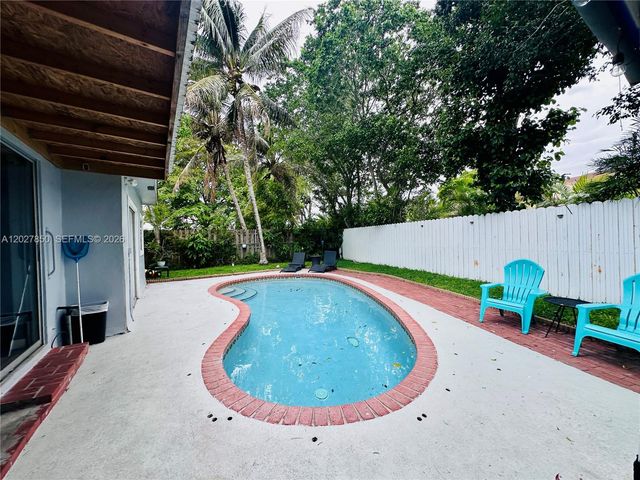 6631 NW 84th St, Tamarac, FL 33321