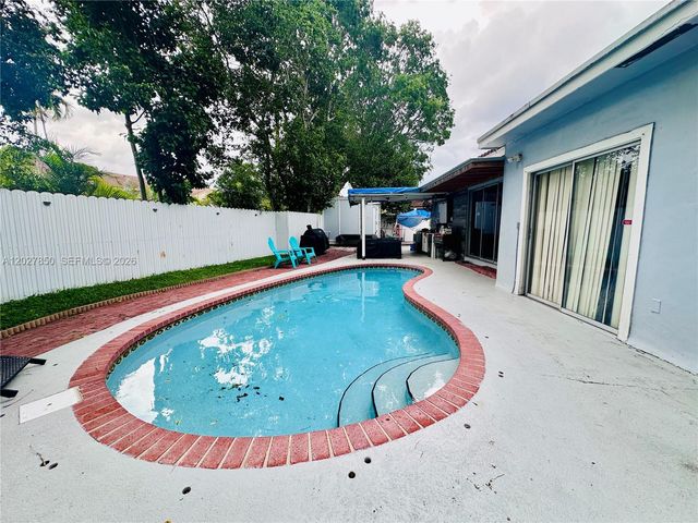 6631 NW 84th St, Tamarac, FL 33321