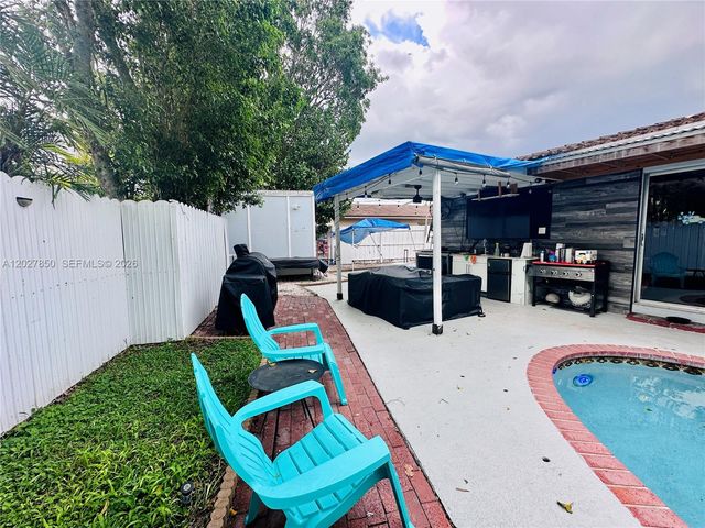 6631 NW 84th St, Tamarac, FL 33321