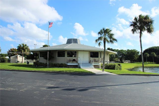 6631 NW 84th St, Tamarac, FL 33321