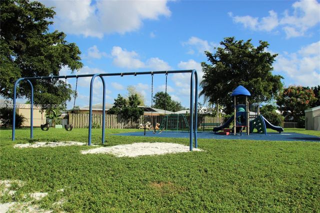 6631 NW 84th St, Tamarac, FL 33321