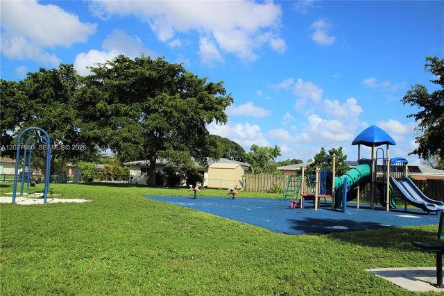 6631 NW 84th St, Tamarac, FL 33321