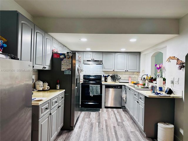 6631 NW 84th St, Tamarac, FL 33321