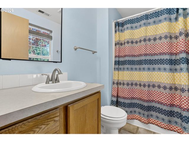 604 W SHERIDAN St, Newberg, OR 97132